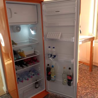 Großer Kühlschrank - ideal für Kleingruppen im Ferienhaus.